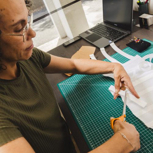 Confection d'une ceinture de grossesse.