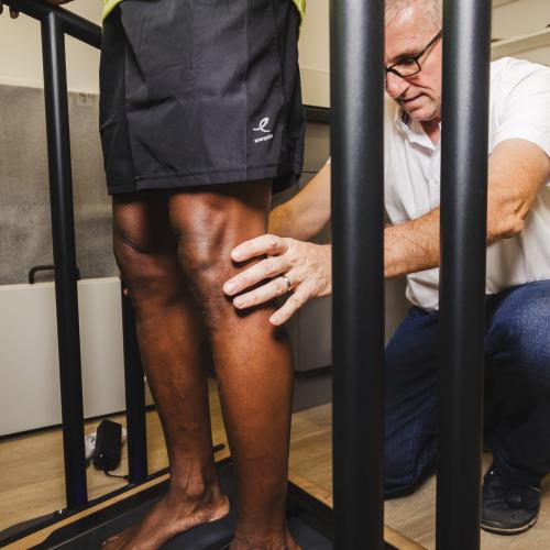 Recherche de l'alignement du membre inférieur.